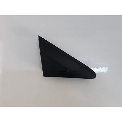 AURİS 2013-2017 SAĞ AYNA  ÜÇGENİ