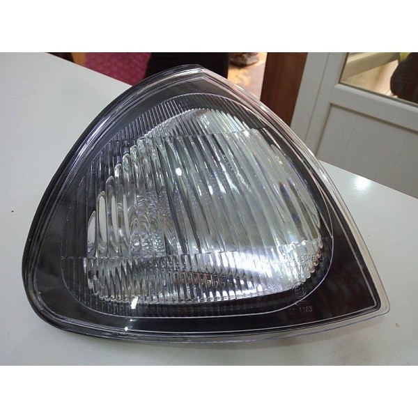 AVENSİS 1998-2000 SAĞ SİNYAL